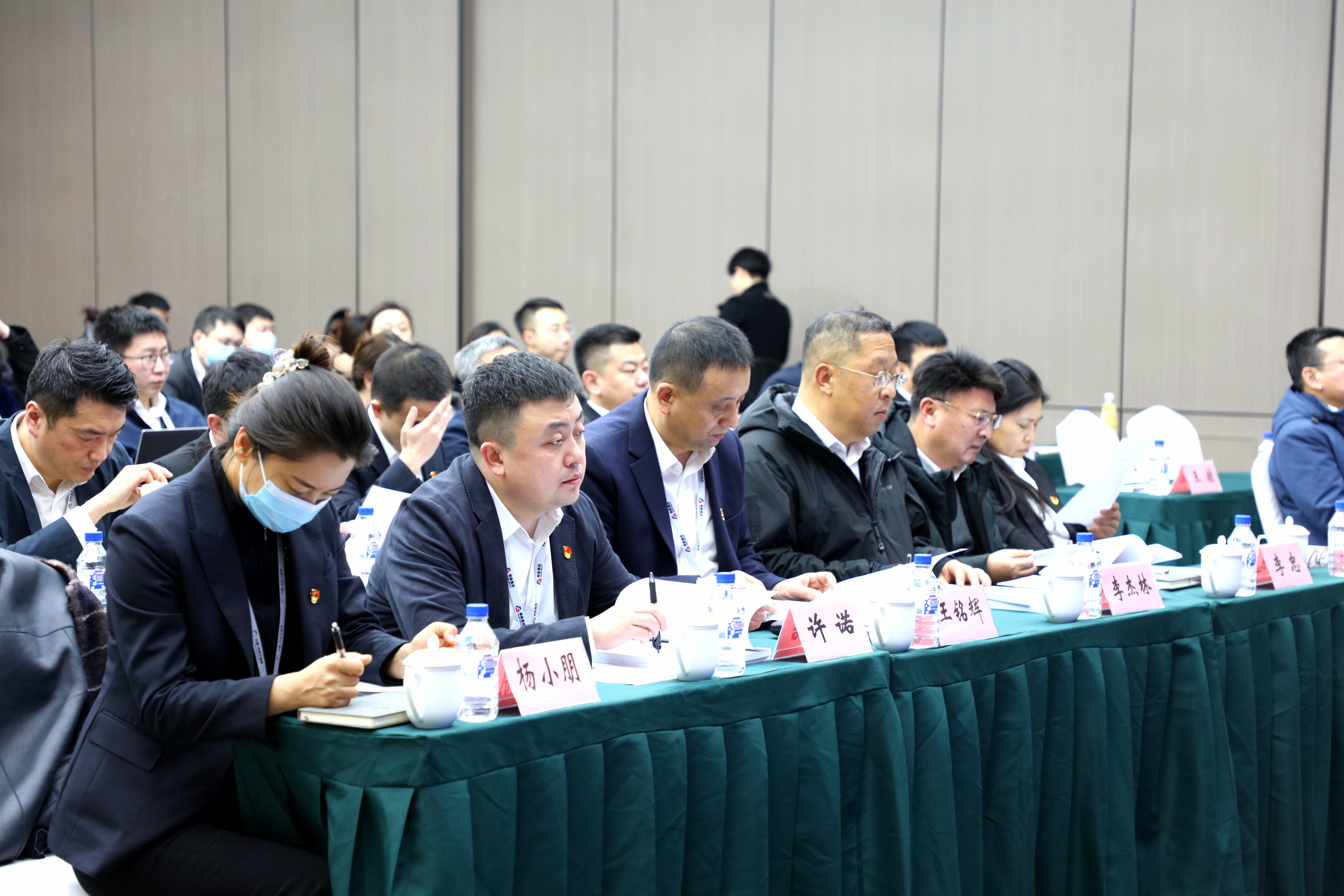 集团举行机关中层干部、借调和驻村干部2022年度述职测评会议