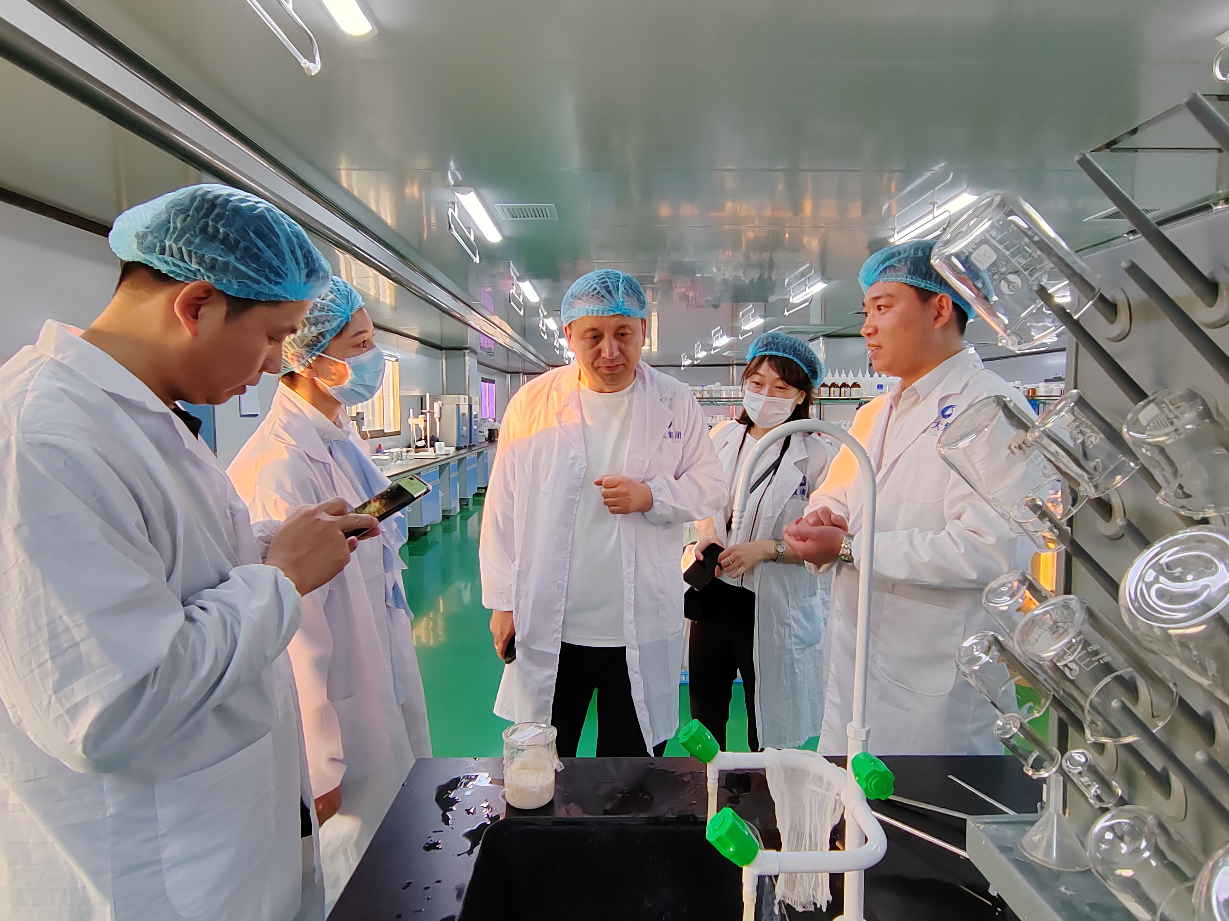 极速电竞比分网、温泉集团、公服集团商务考察组赴广州调研