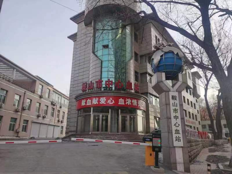 开展红色纽带传递真情，爱心奉献美德传承